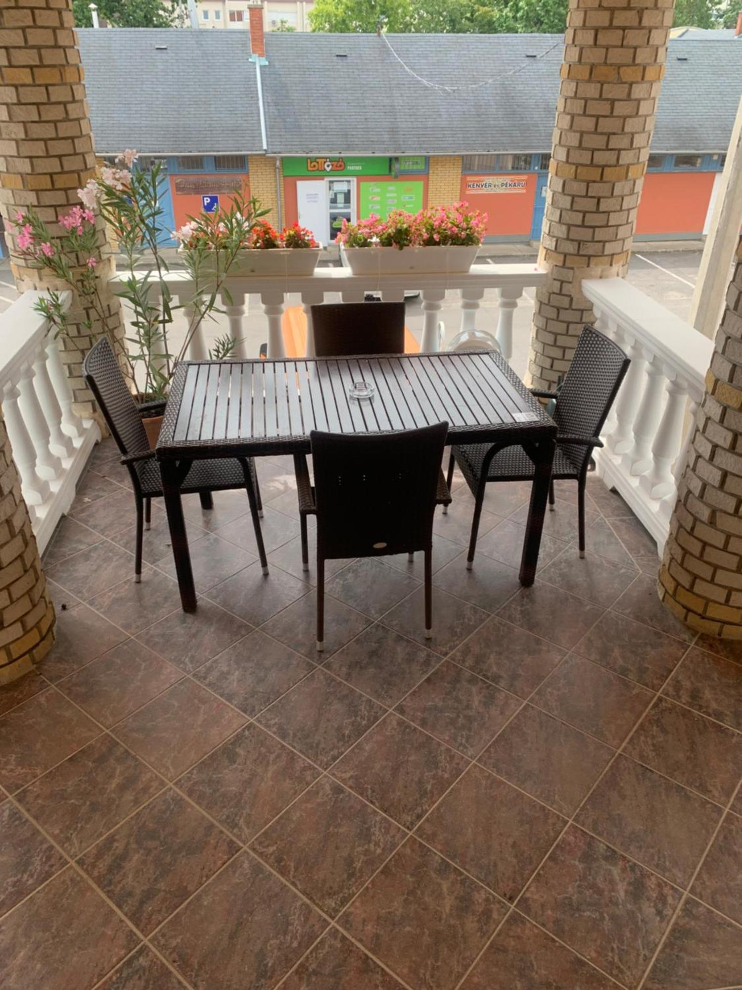 Agora Apartman Hajdúszoboszló Exteriör bild